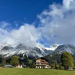 Moeslehnerhof 3*
